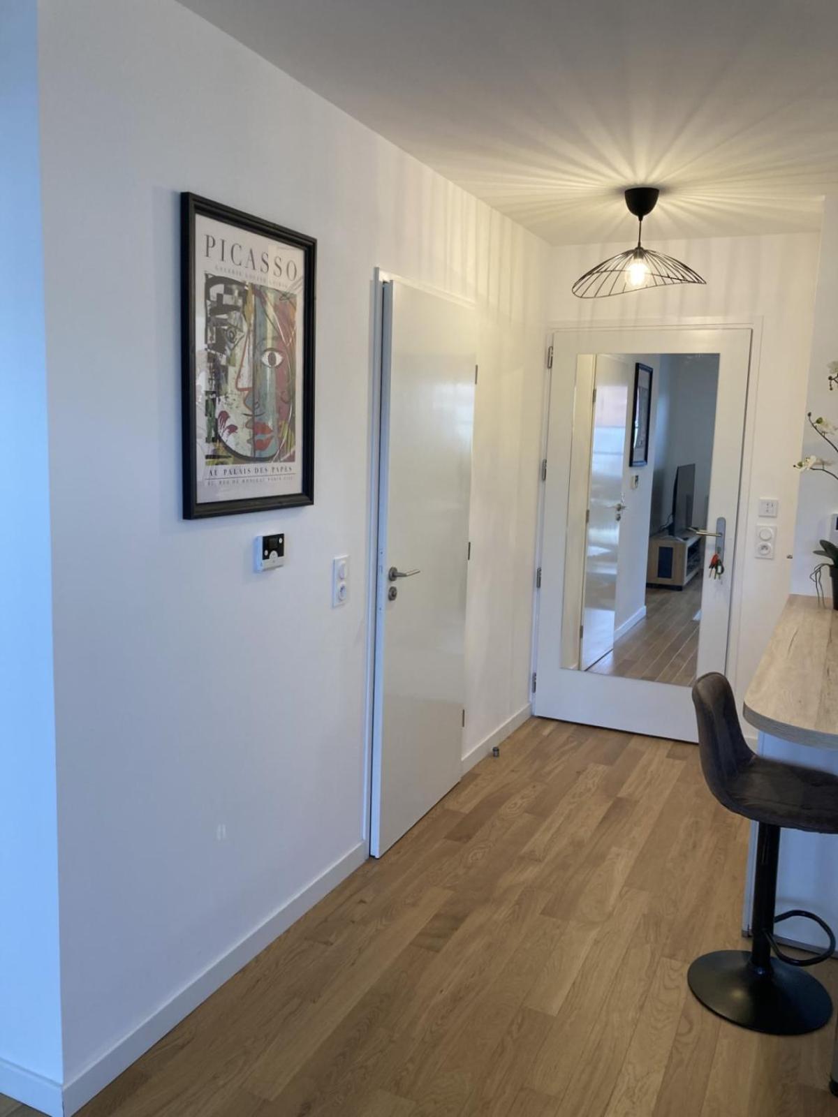Very Nice And Quiet 42 M In Suresnes With Parking Exteriör bild