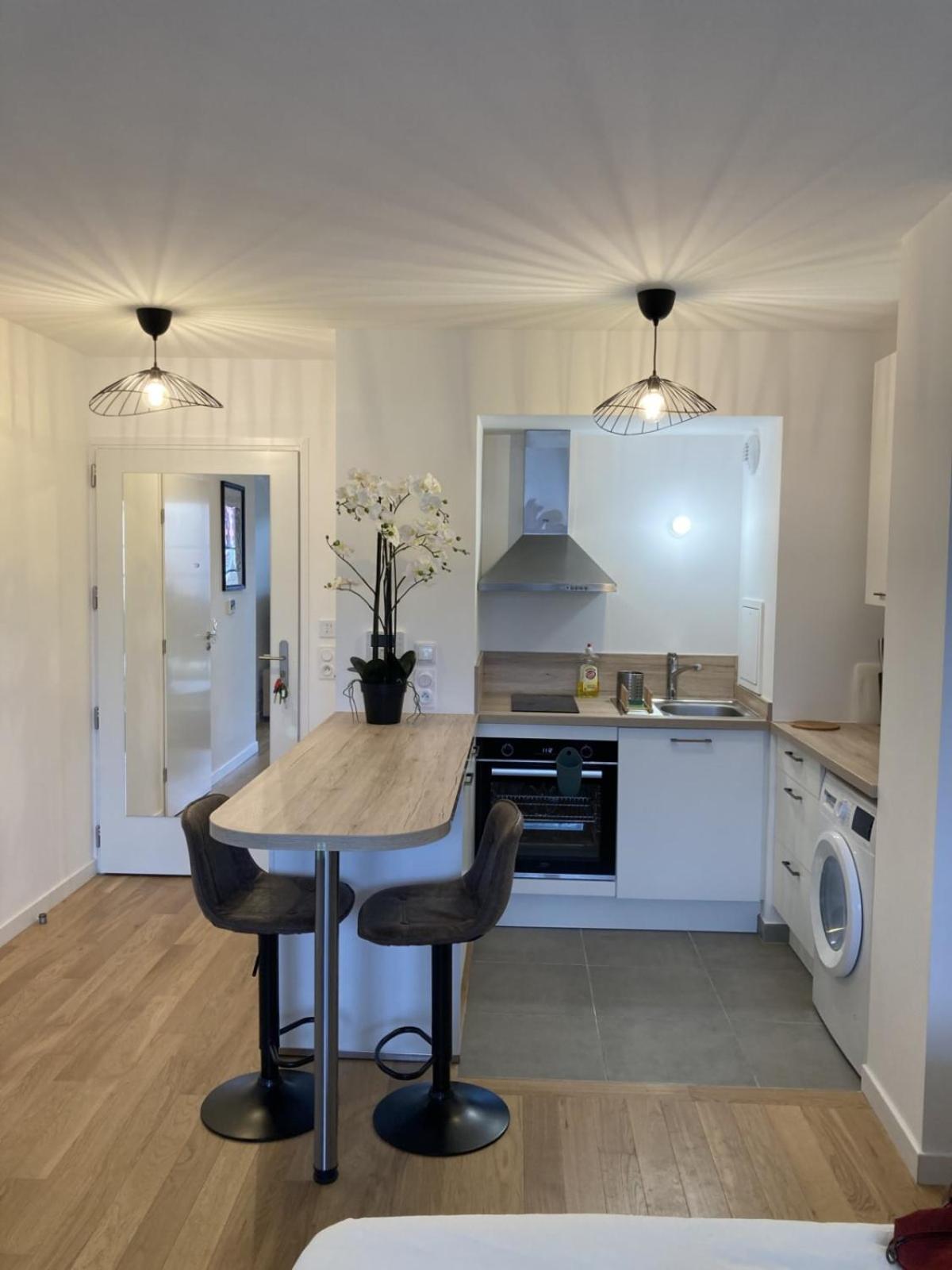 Very Nice And Quiet 42 M In Suresnes With Parking Exteriör bild